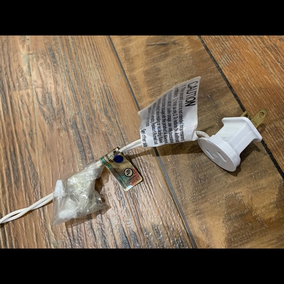 12ft Lighting Streamer - Picture 3 of 3